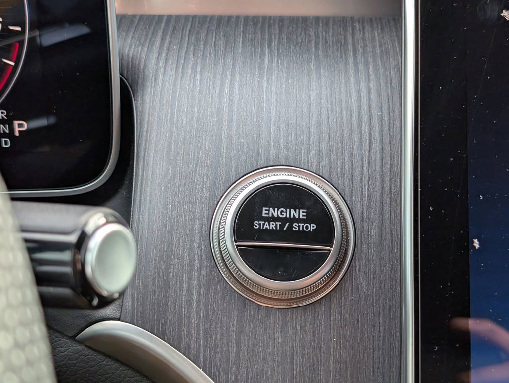 Used 2025 Mercedes-Benz GLC 350e 4MATIC image 17