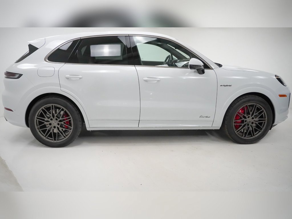 New 2025 Porsche Cayenne Turbo image 9
