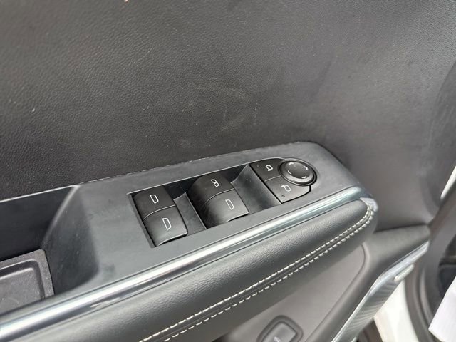 Used 2025 GMC Acadia Elevation image 25