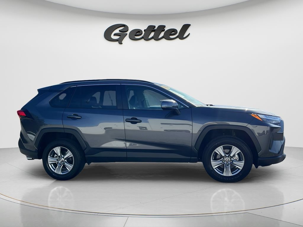 Used 2025 Toyota RAV4 XLE w/ Convenience Package FWD image 4