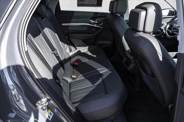 Used 2024 Audi Q8 e-tron Premium Plus w/ Premium Plus Package image 25