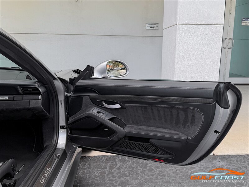 Used 2019 Porsche 911 GT3 RS w/ Weissach Package RWD image 37