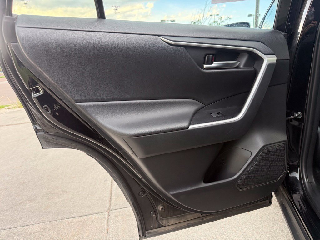 Used 2025 Toyota RAV4 XLE AWD/4WD image 20