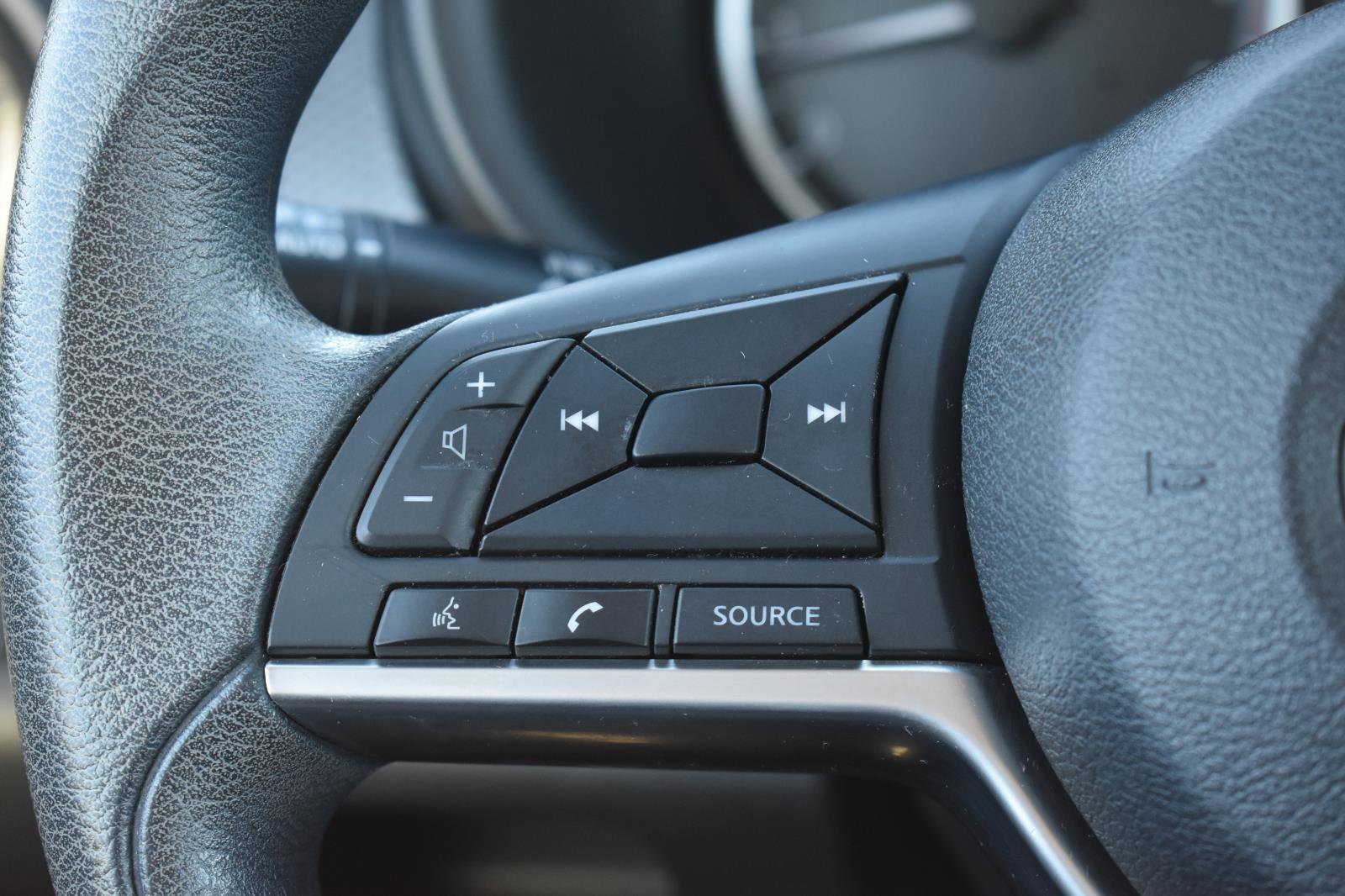 Used 2018 Nissan Kicks S image 6