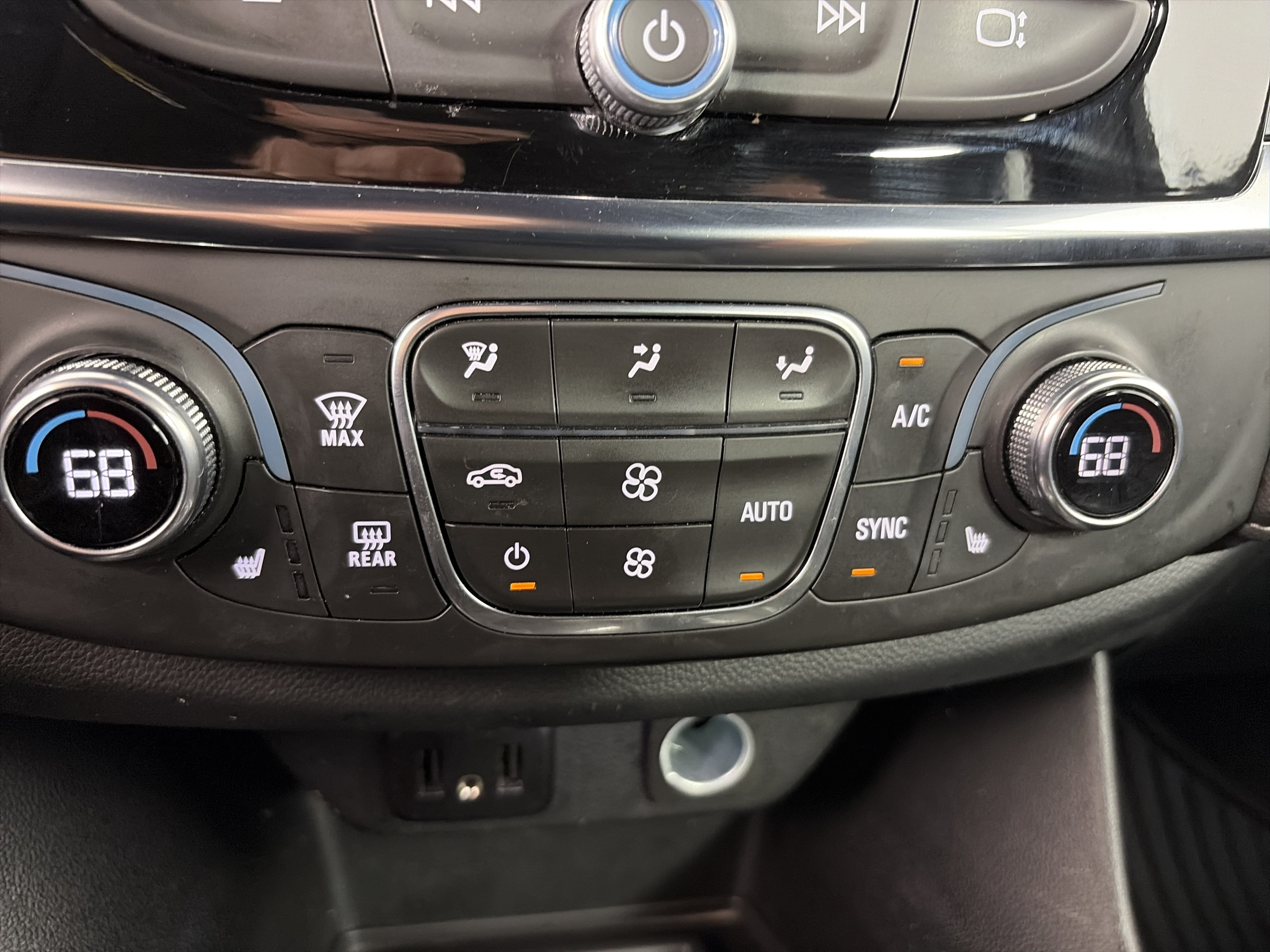 Certified 2023 Chevrolet Traverse LT AWD/4WD image 28