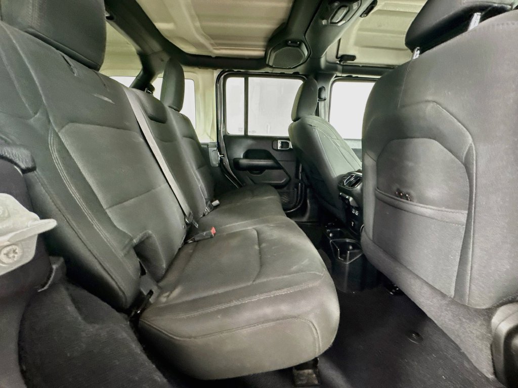 Used 2018 Jeep Wrangler Unlimited Sahara AWD/4WD image 33