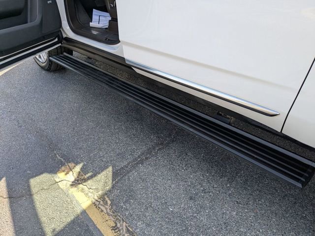 Used 2022 GMC Yukon XL Denali w/ Denali Premium Package image 14