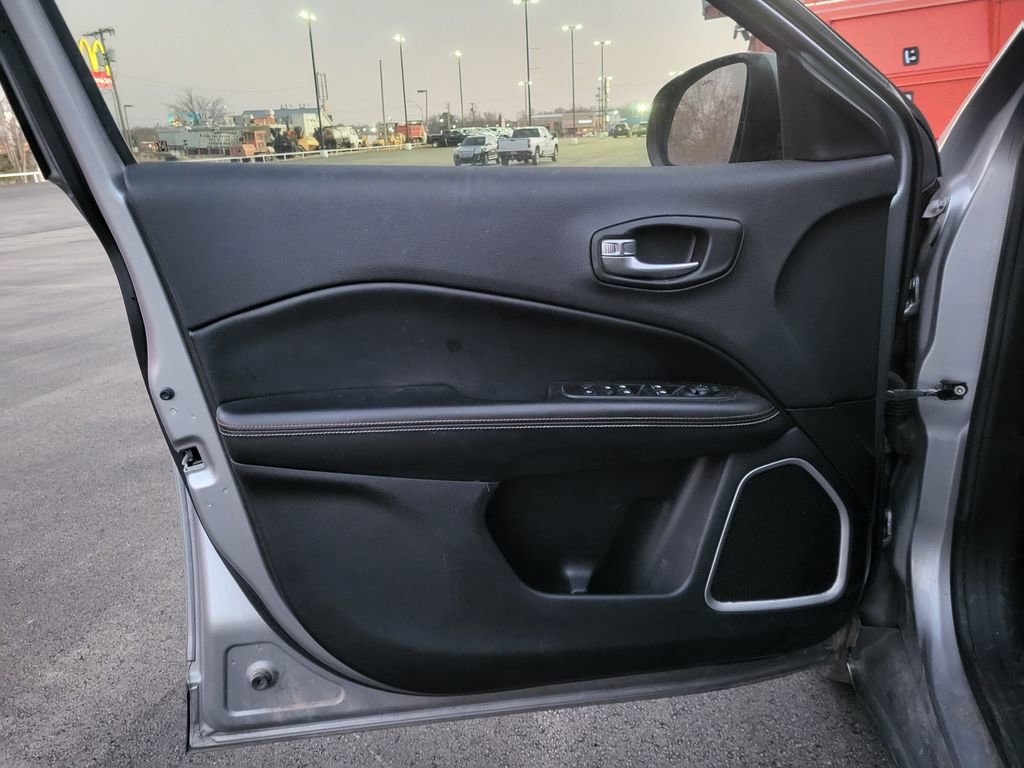 Used 2018 Jeep Compass Latitude w/ Popular Equipment Group image 2