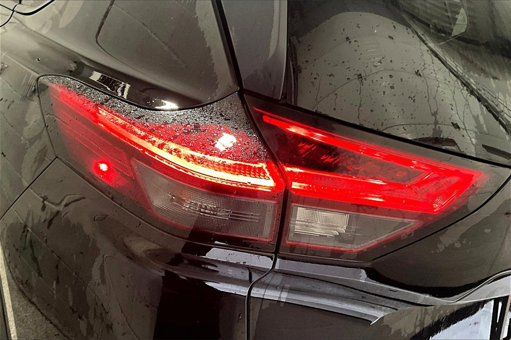 Used 2022 Nissan Rogue S image 23
