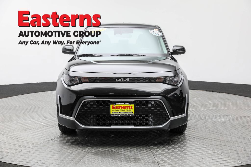 Used 2023 Kia Soul LX image 3