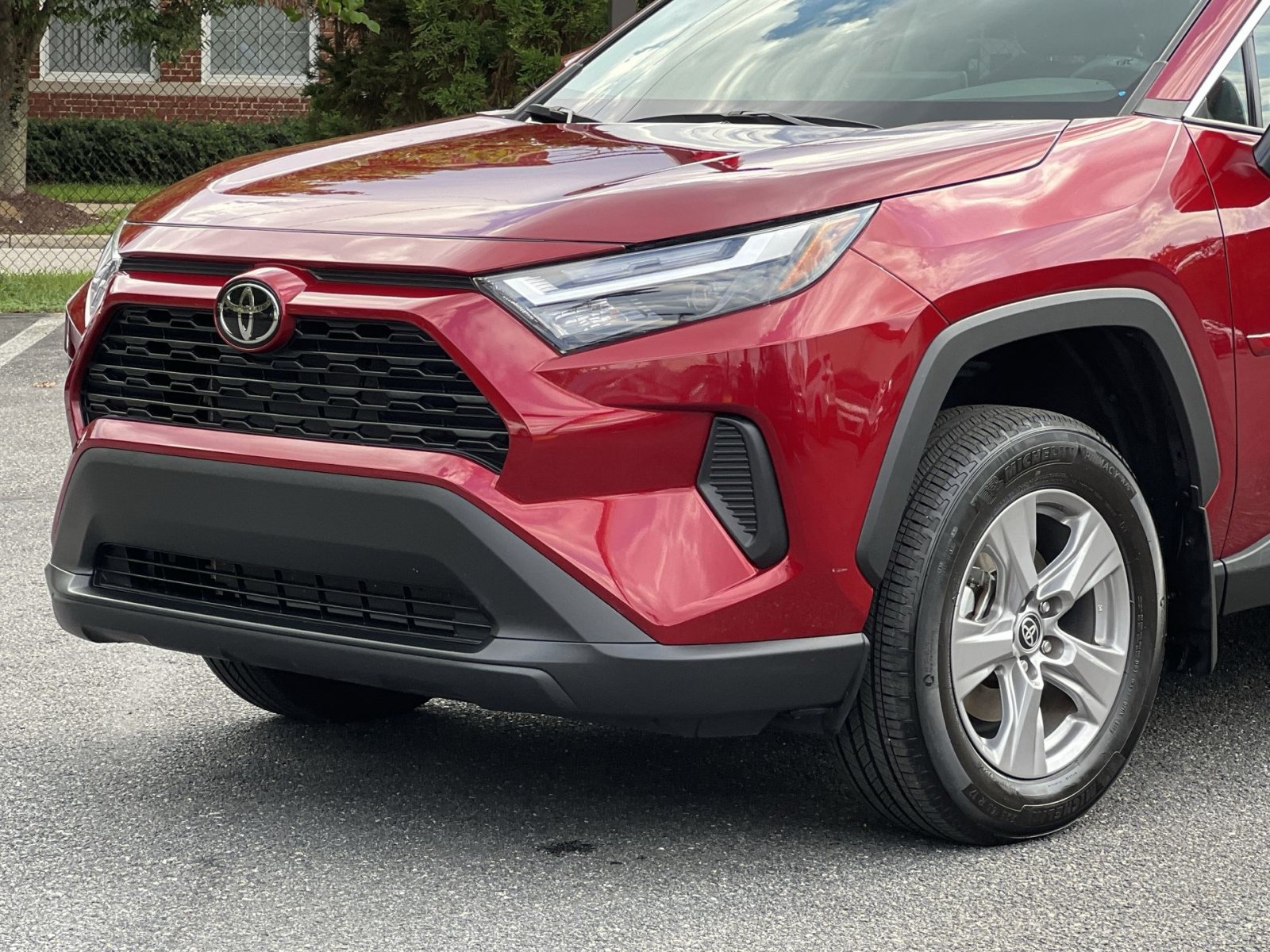 Used 2025 Toyota RAV4 XLE AWD/4WD image 28