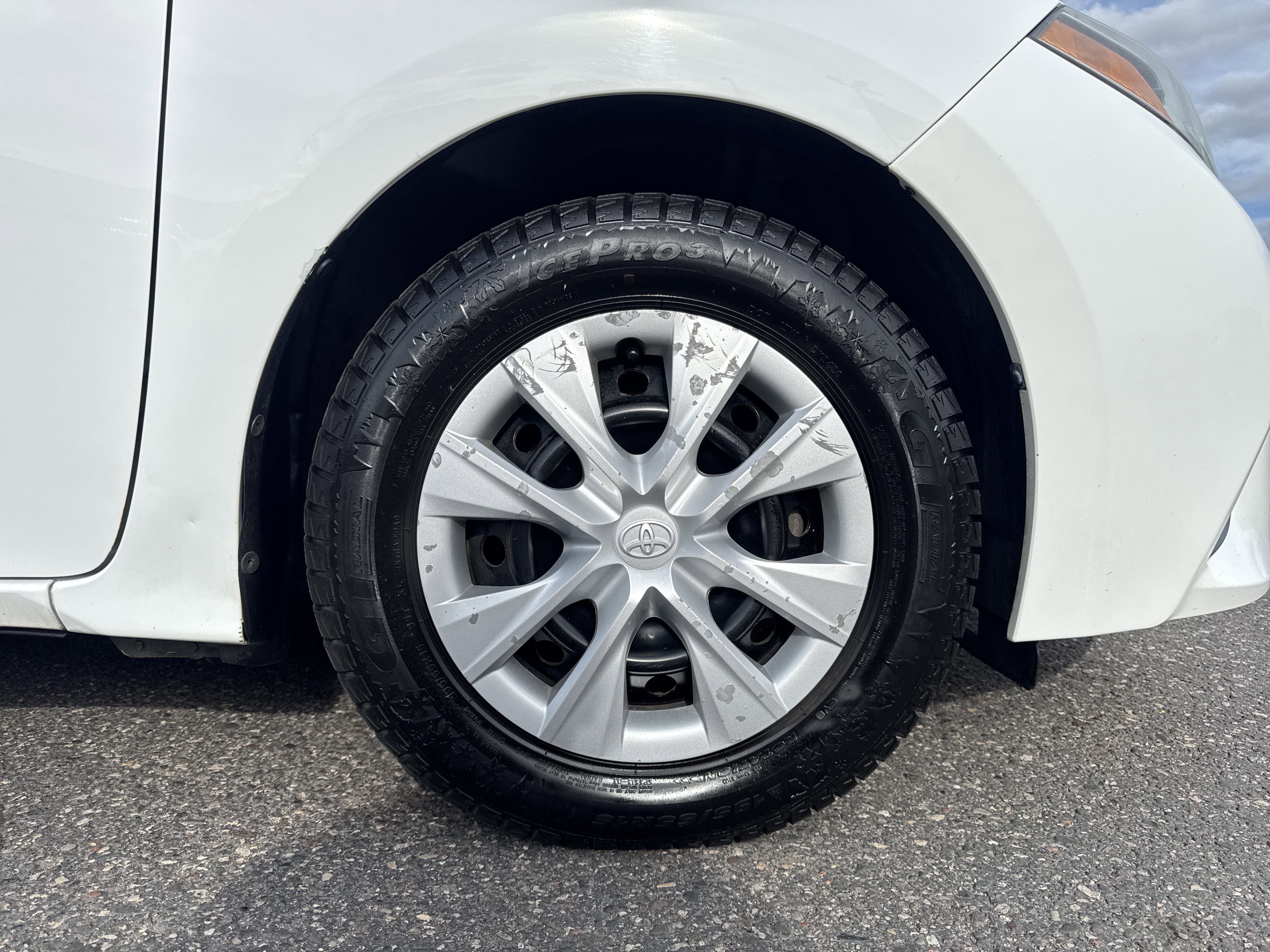 Used 2015 Toyota Corolla L FWD image 9