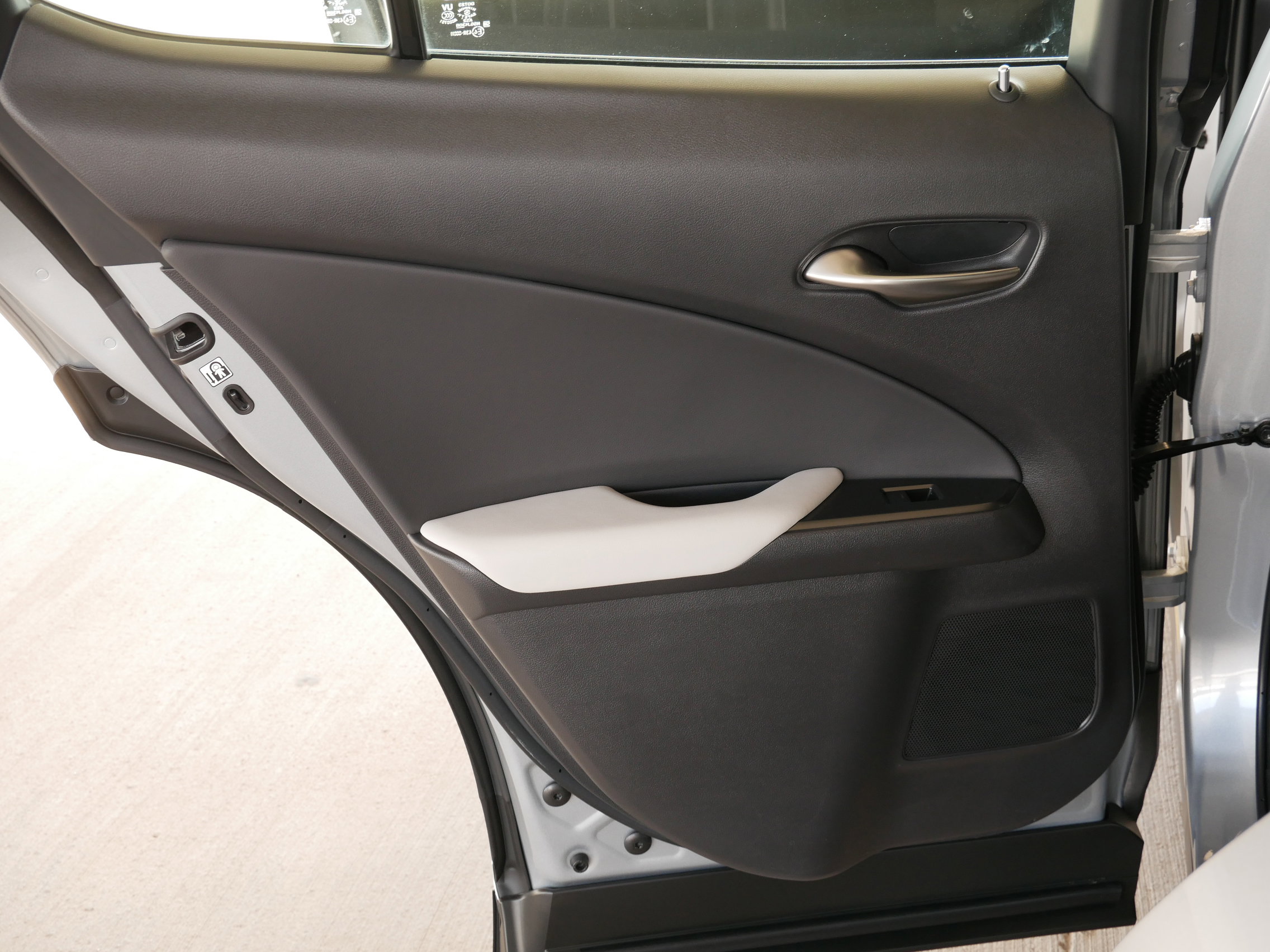 Used 2025 Lexus UX 300h FWD w/ Accessory Package (Z2) image 24