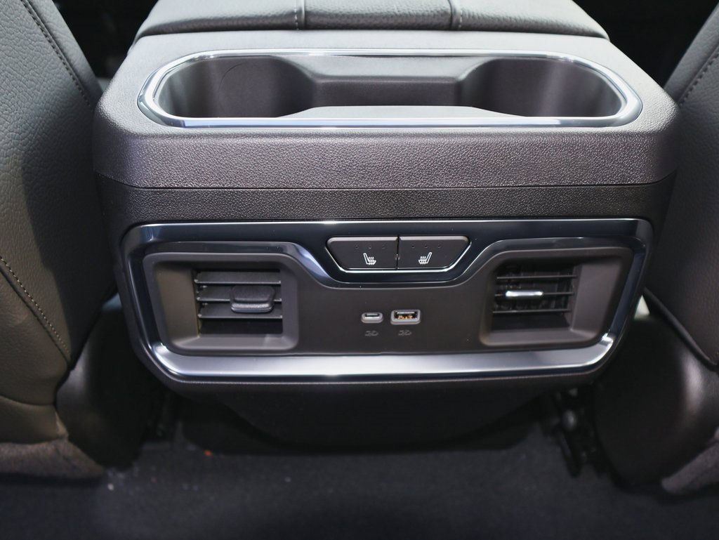 New 2026 GMC Sierra 3500 Denali w/ Denali Reserve Package image 13