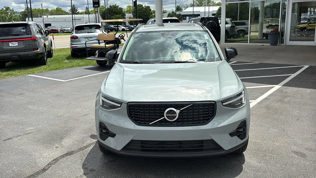 New 2026 Volvo XC40 B5 Plus w/ Protection Package Premier AWD/4WD image 5