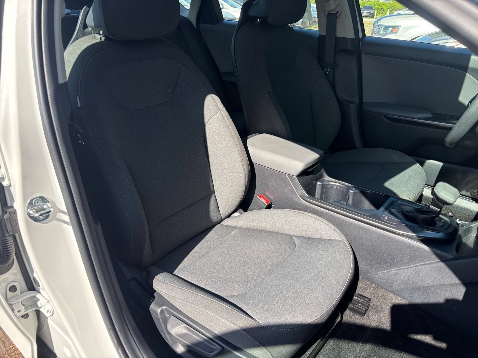 Used 2025 Kia K4 FWD image 38