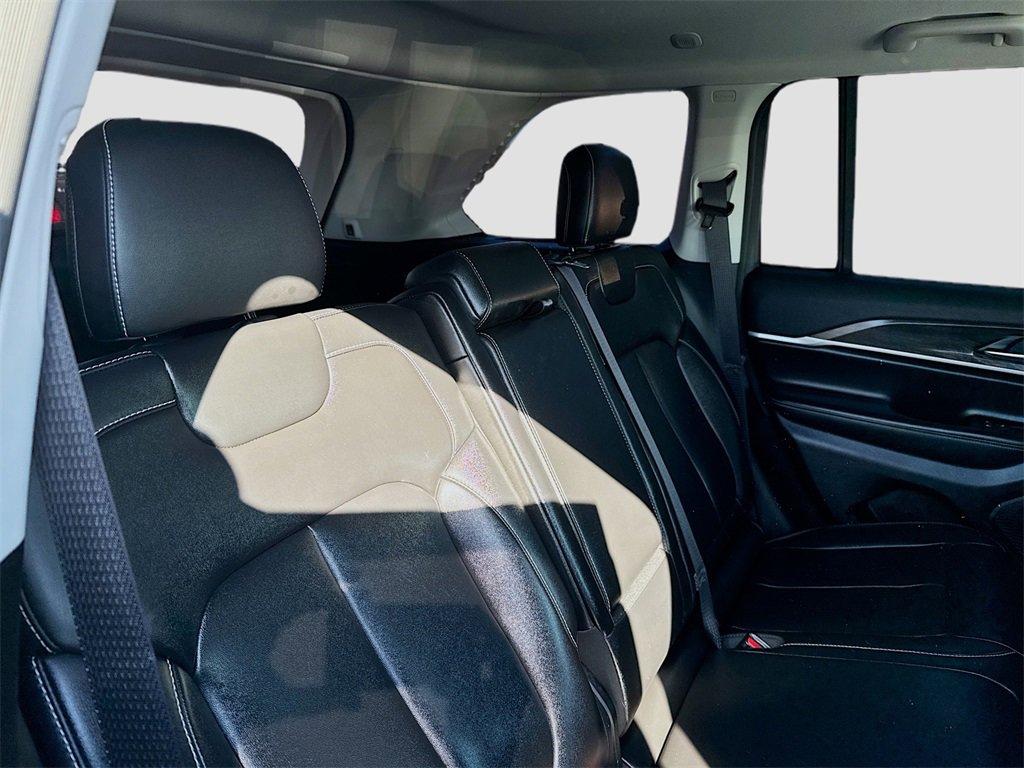 Used 2023 Jeep Grand Cherokee Limited image 21