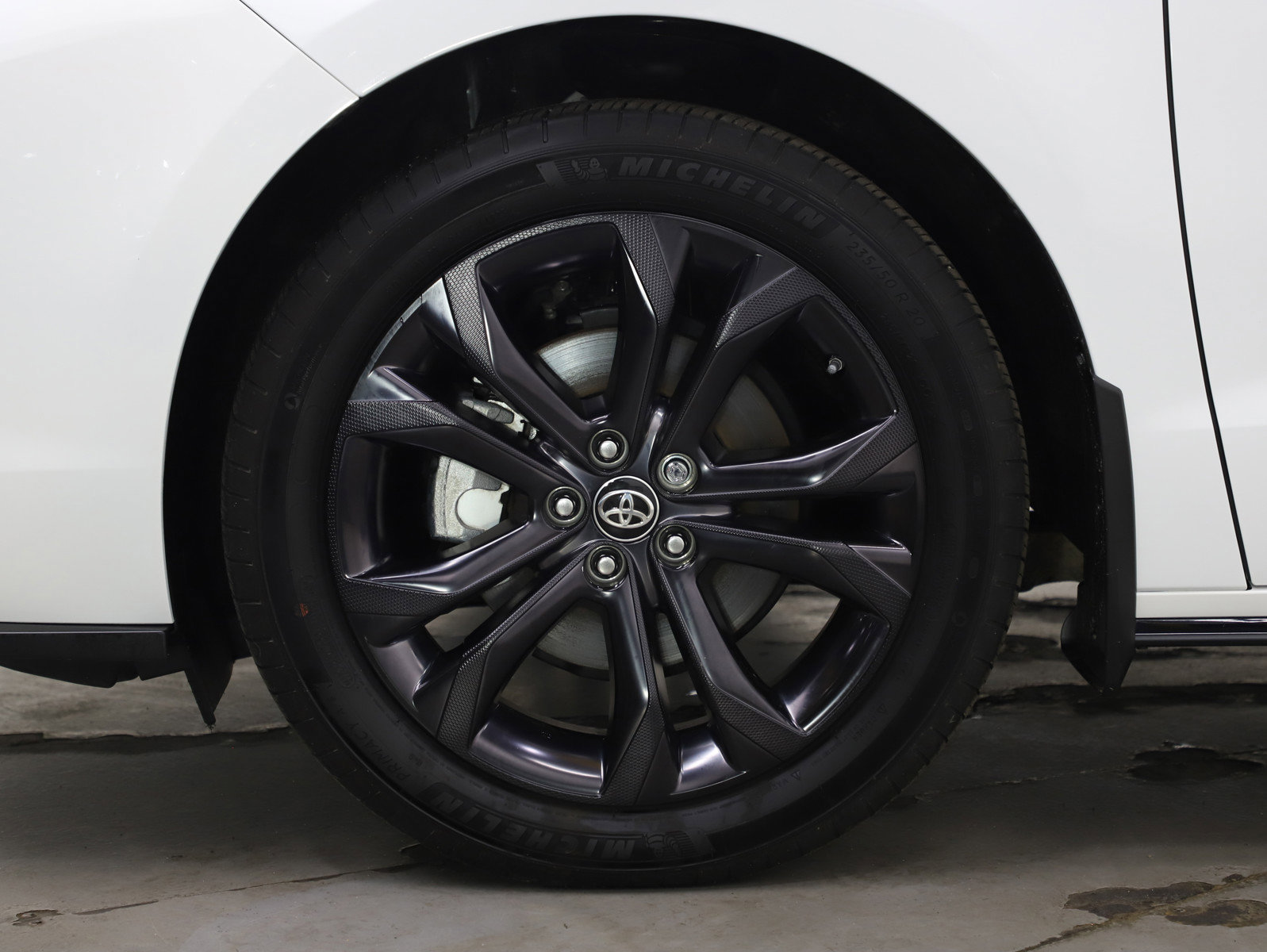 Used 2024 Toyota Sienna XSE image 31