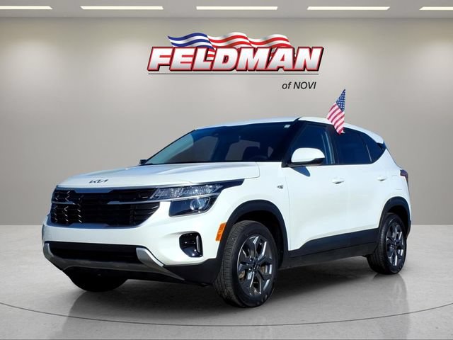 Used 2025 Kia Seltos LX AWD/4WD image 1