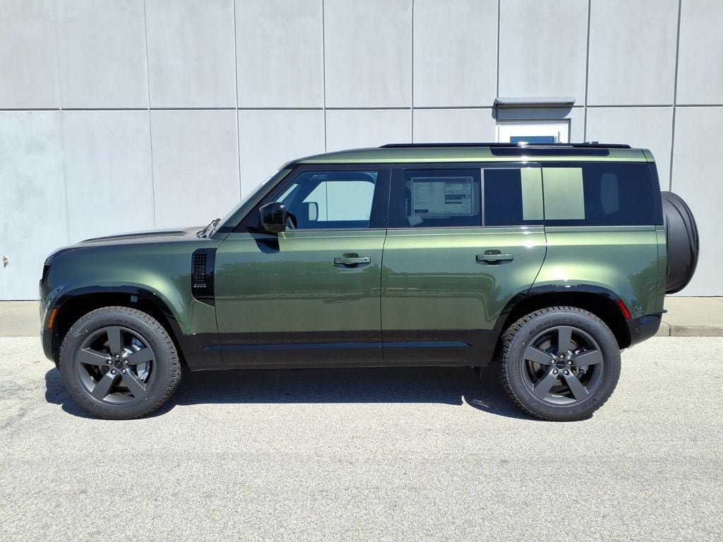 New 2026 Land Rover Defender 110 X-Dynamic SE AWD/4WD image 3