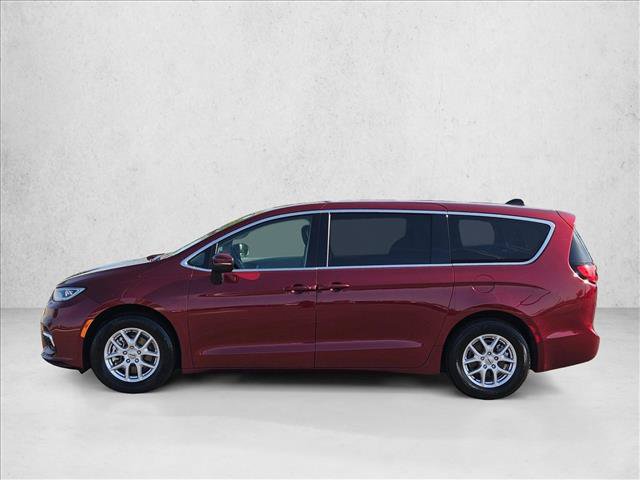 Used 2023 Chrysler Pacifica Touring-L FWD image 9
