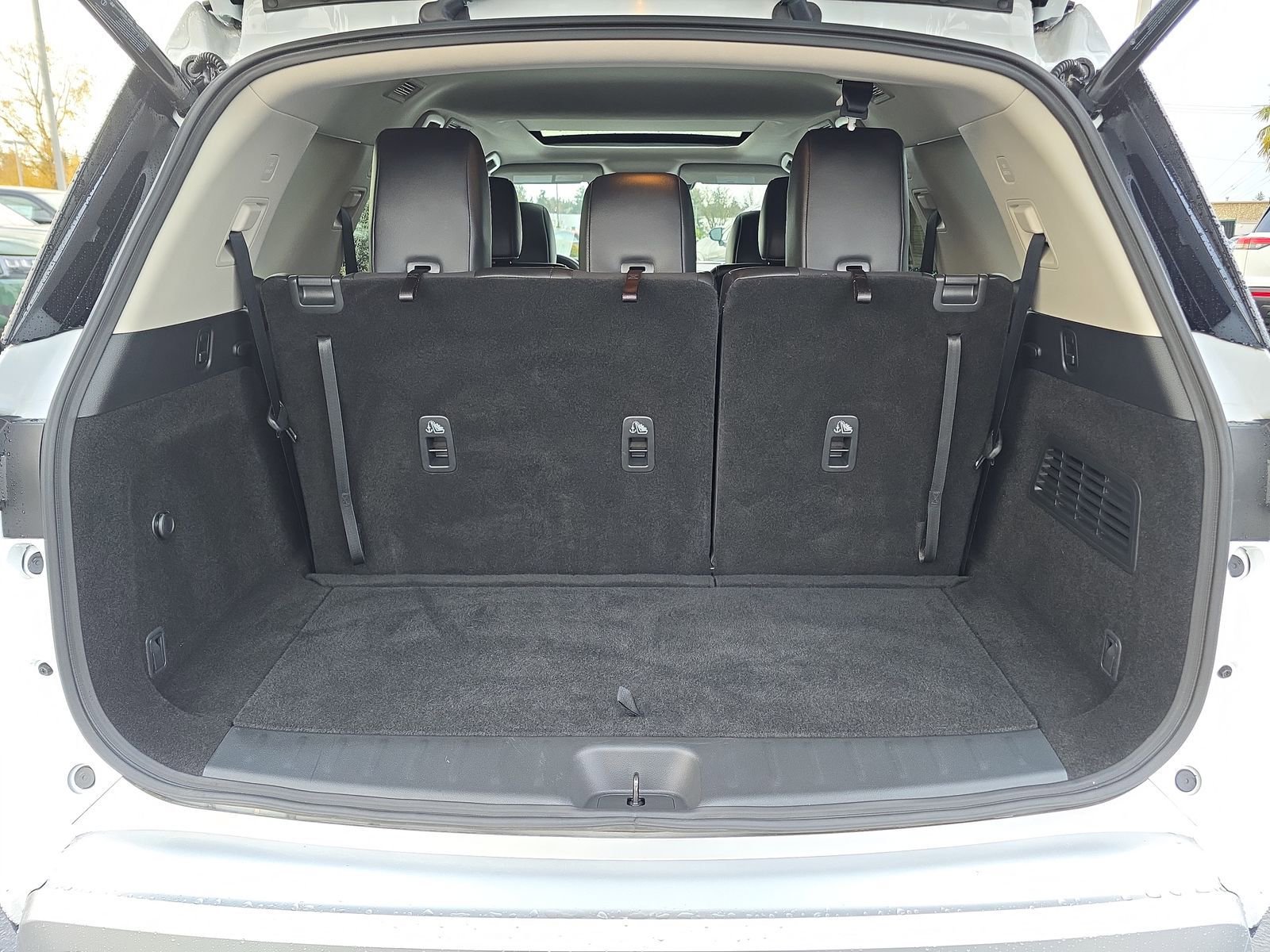 Used 2025 Nissan Pathfinder SL w/ SL Premium Package image 30