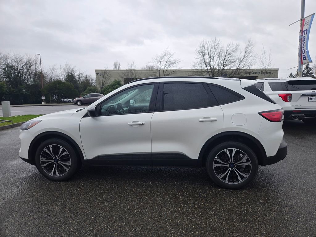 Used 2022 Ford Escape SE w/ SE Sport Appearance Package image 8