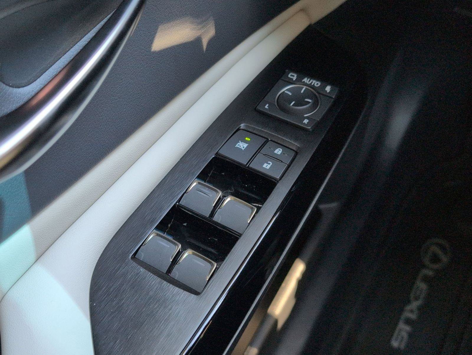 Certified 2025 Lexus ES 300h w/ Premium Package image 21