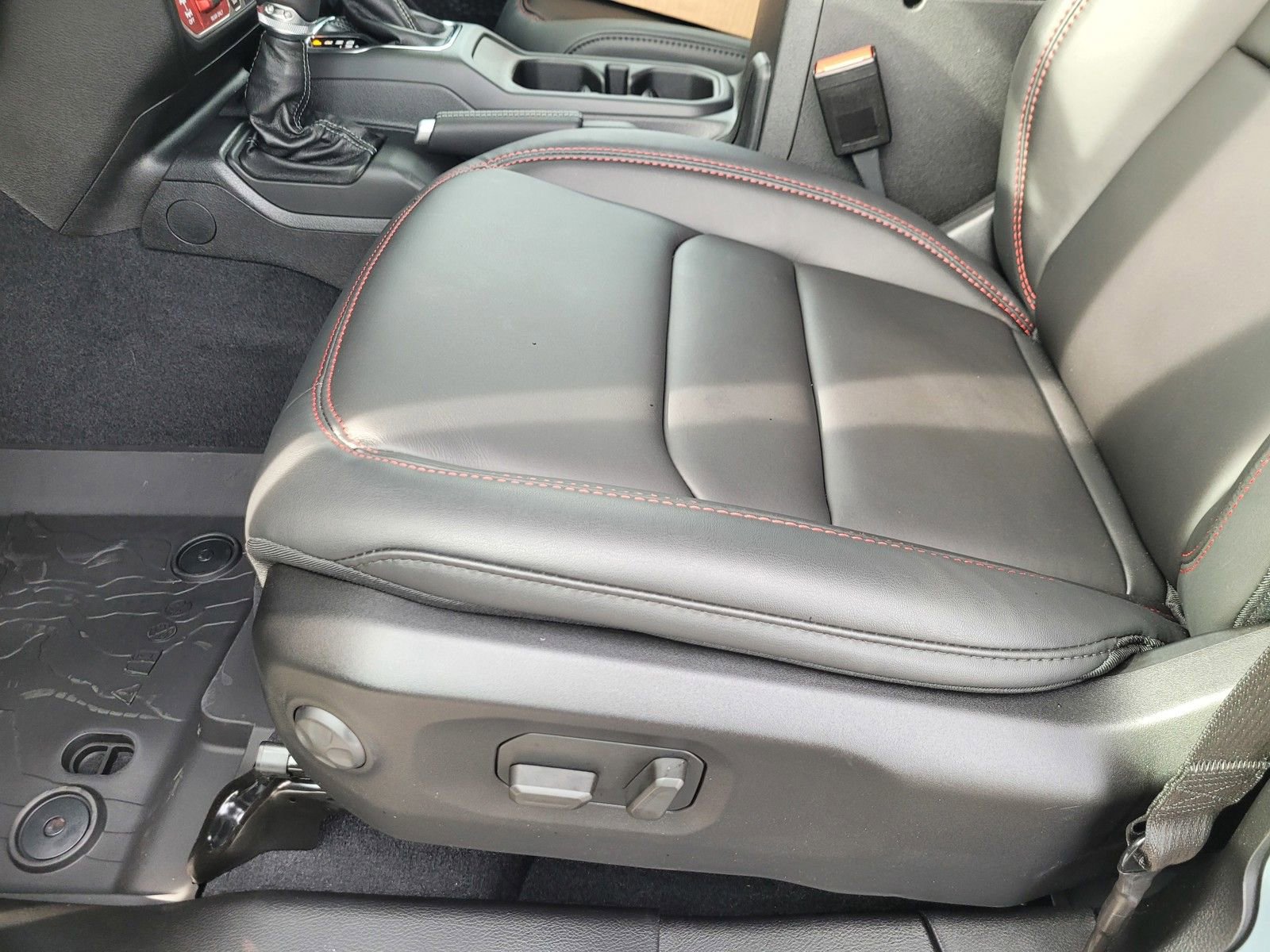 New 2026 Jeep Wrangler Unlimited Rubicon image 13