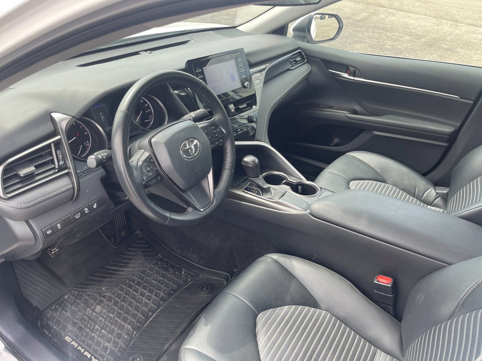 Used 2024 Toyota Camry SE FWD image 10