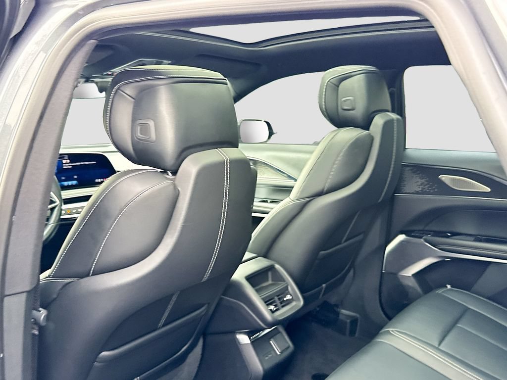 Used 2023 Cadillac Lyriq AWD image 28