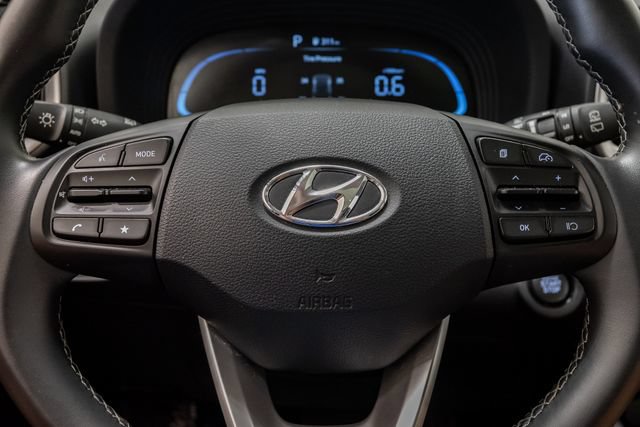 Used 2025 Hyundai Venue SEL FWD image 13