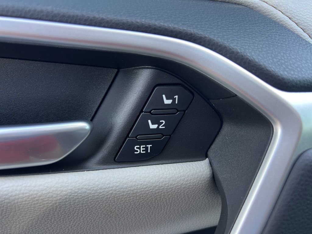 Used 2025 Toyota RAV4 Limited image 25