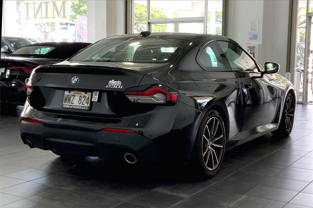 Used 2023 BMW 230i Coupe w/ Premium Package image 11