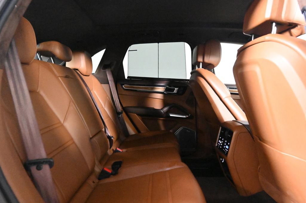 Certified 2023 Porsche Cayenne Turbo S AWD/4WD image 19