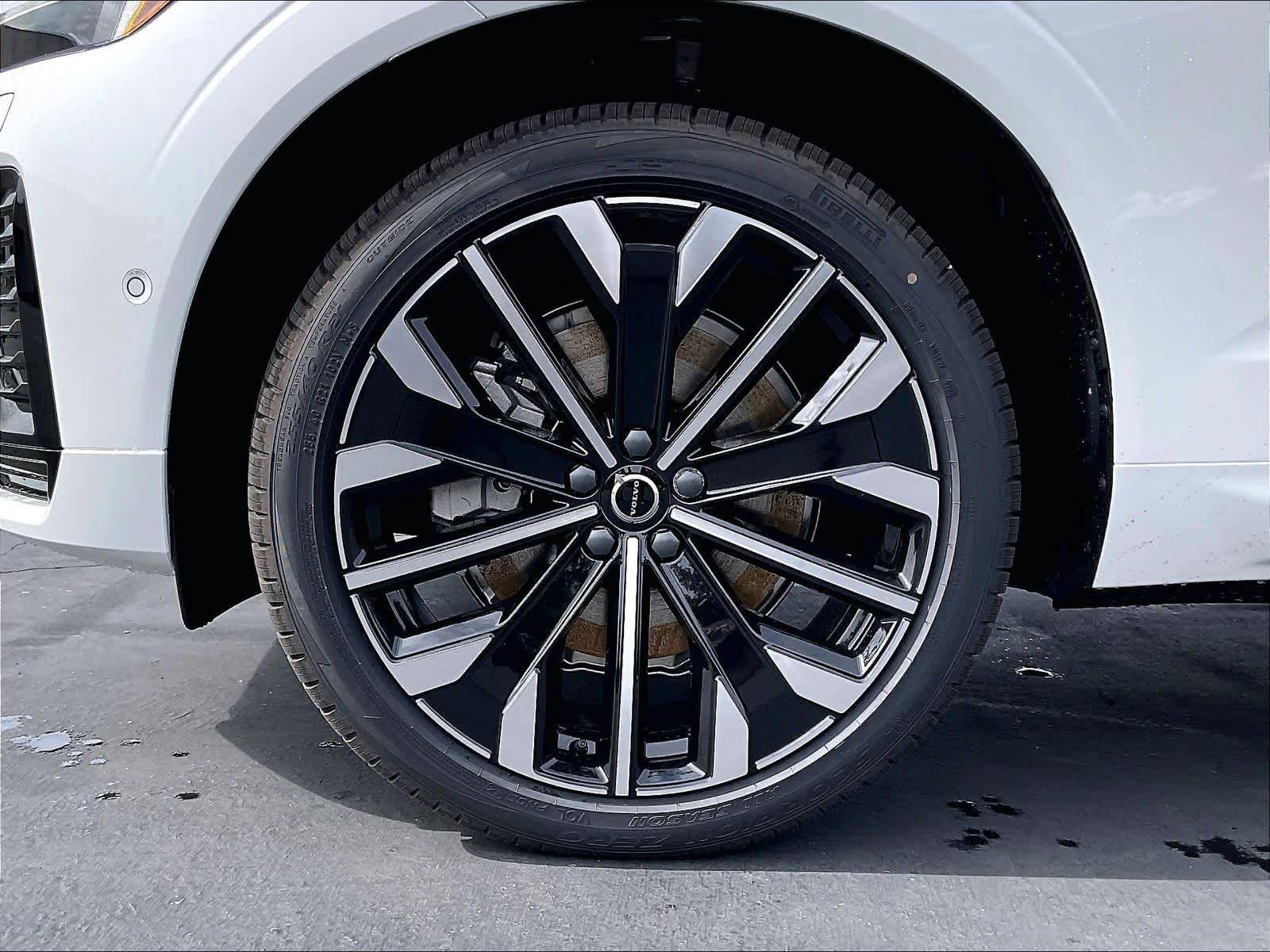 New 2026 Volvo XC60 T8 Ultra w/ Protection Package Premier AWD/4WD image 14