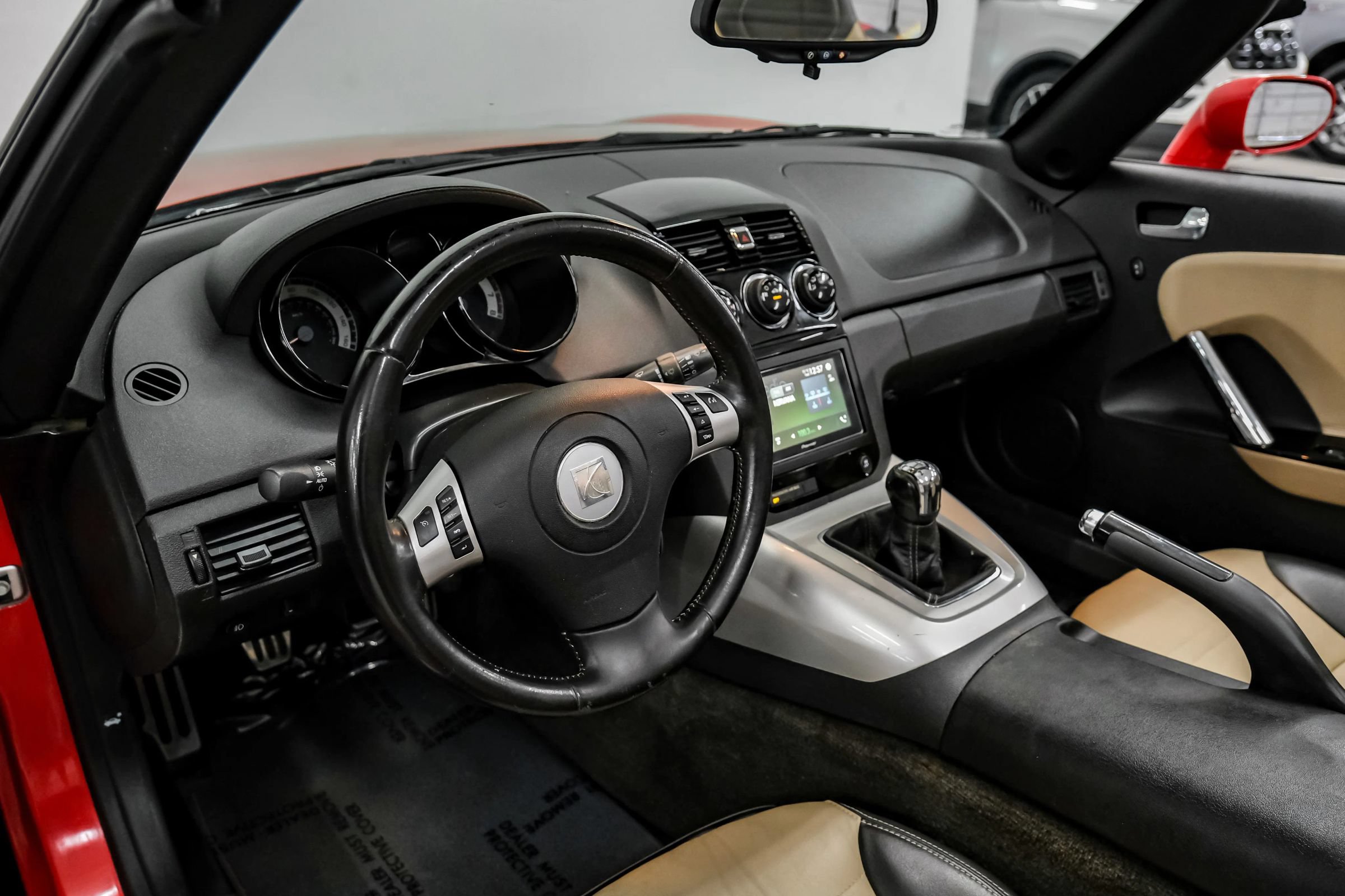 Used 2009 Saturn Sky Red Line RWD image 3