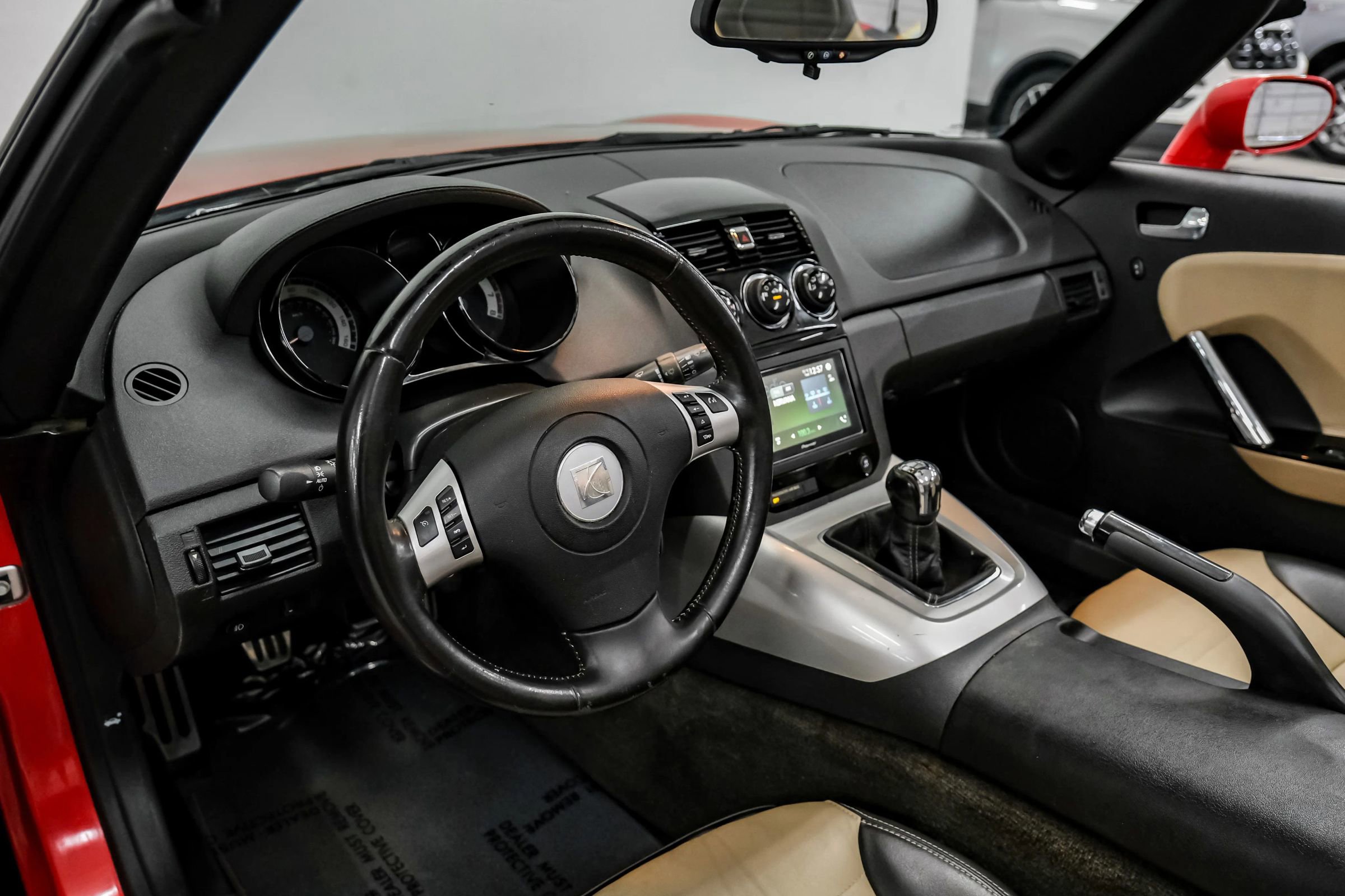 Used 2009 Saturn Sky Red Line RWD image 3