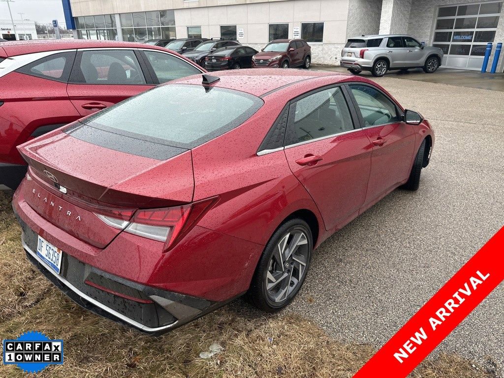Used 2025 Hyundai Elantra SEL image 3