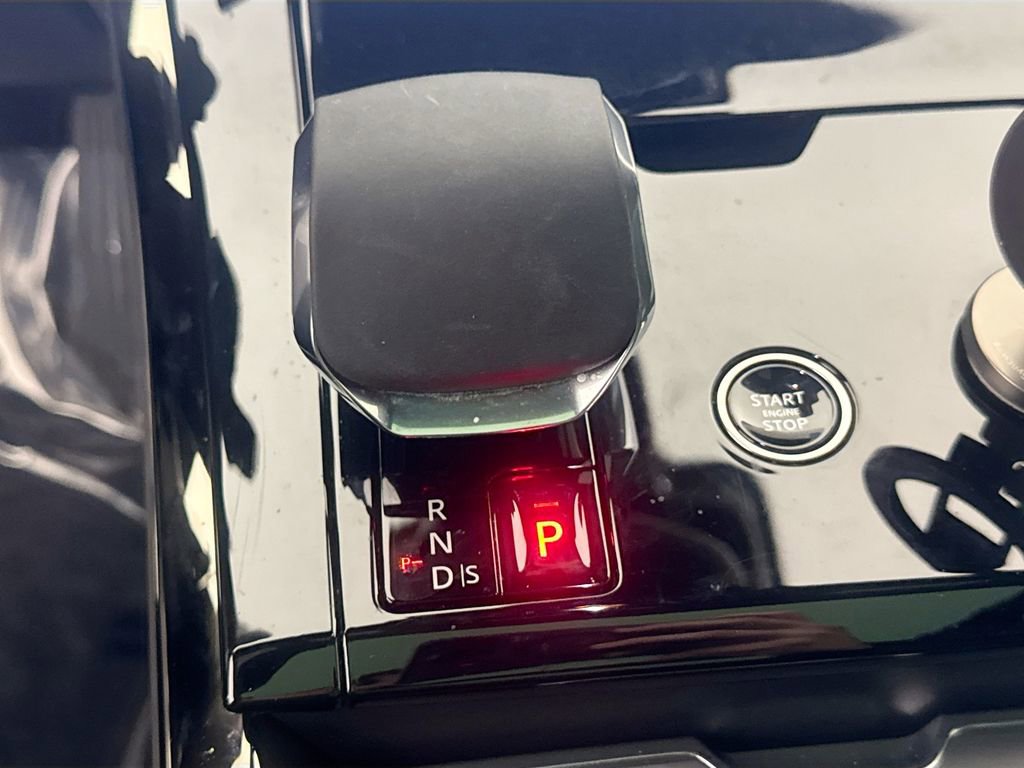 Used 2025 Land Rover Range Rover Sport SE image 16
