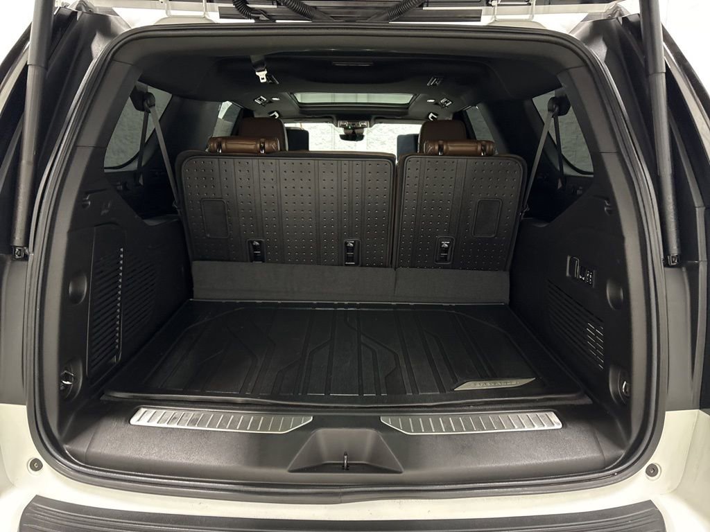 Used 2023 Chevrolet Suburban High Country w/ Advanced Technology Package image 34