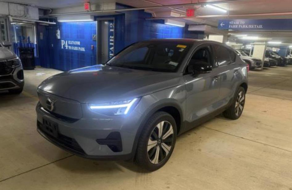 Certified 2023 Volvo C40 Recharge Core w/ Climate Package AWD/4WD image 17