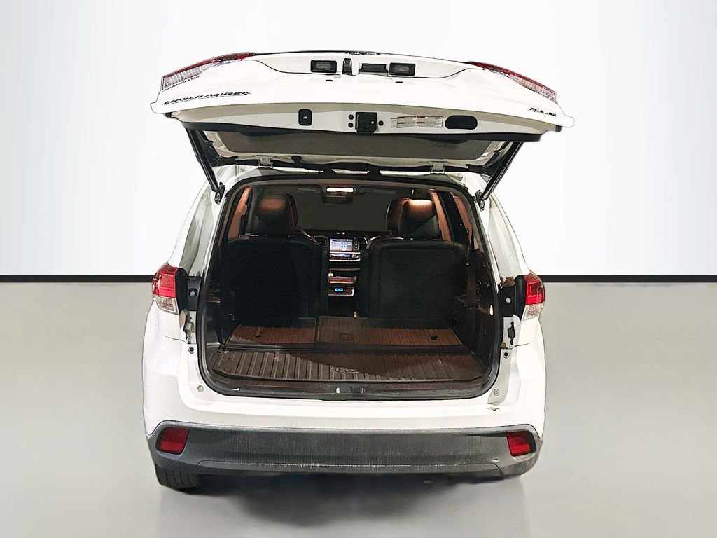 Used 2019 Toyota Highlander XLE image 6