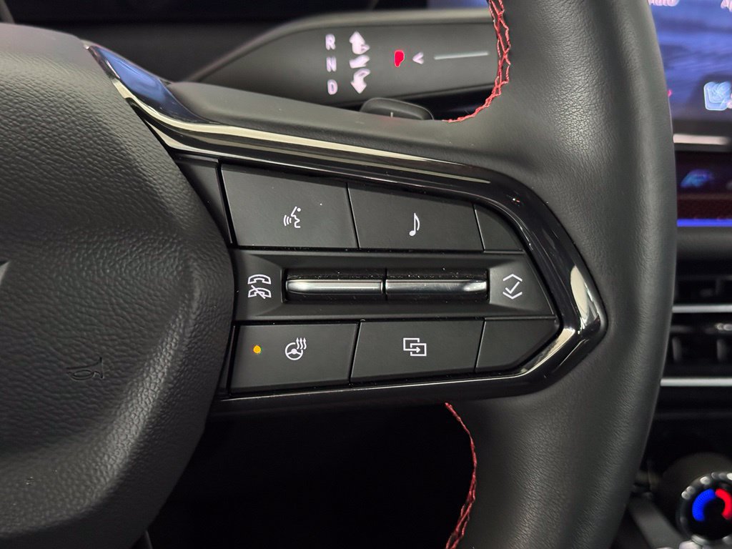 Used 2025 Chevrolet Traverse RS AWD/4WD image 39