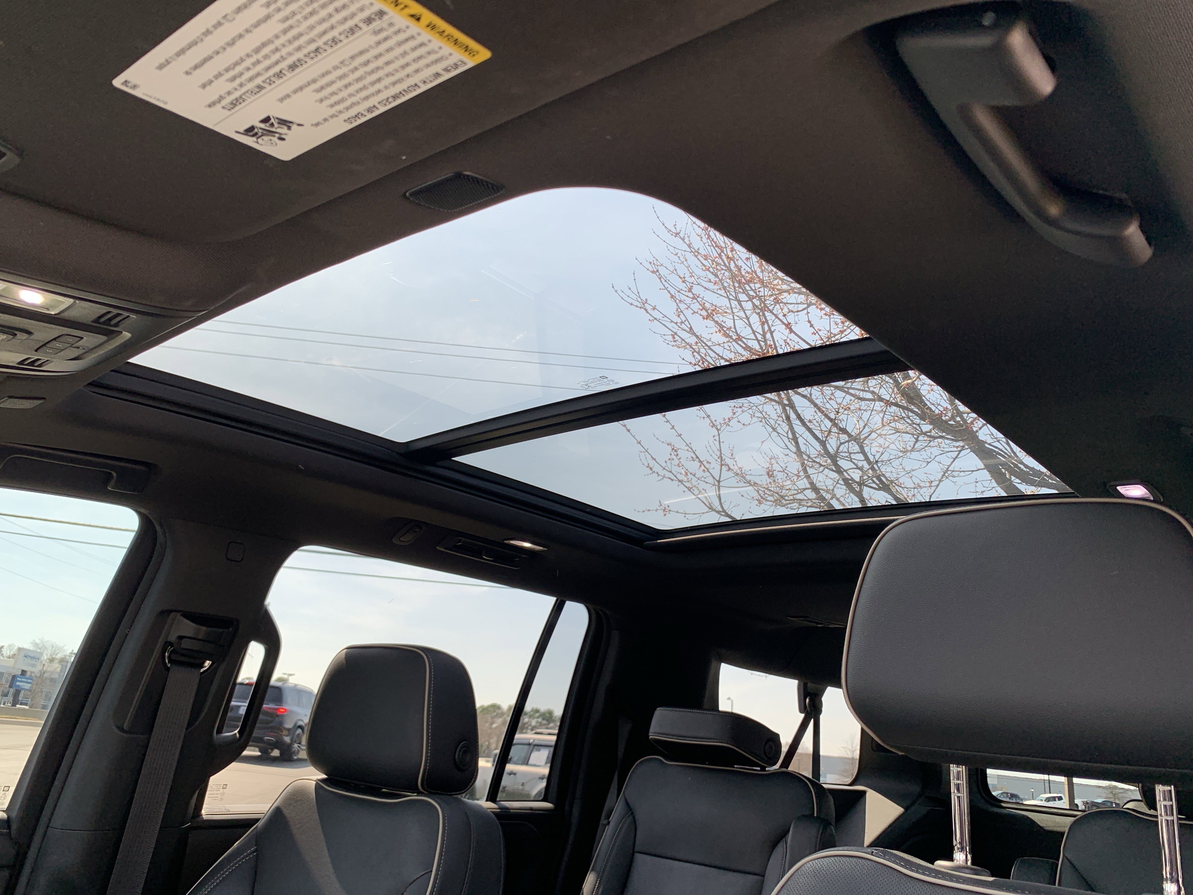 Used 2021 GMC Yukon XL SLT w/ SLT Premium Package image 28