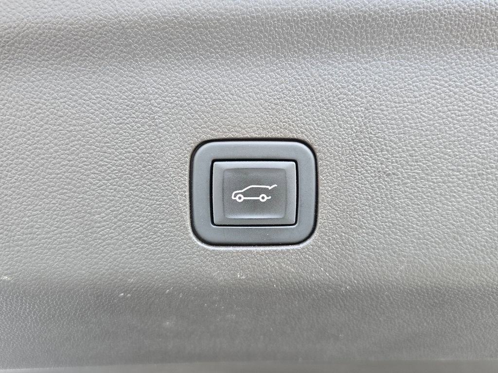 Certified 2023 GMC Yukon XL Denali w/ Denali Reserve Package image 36