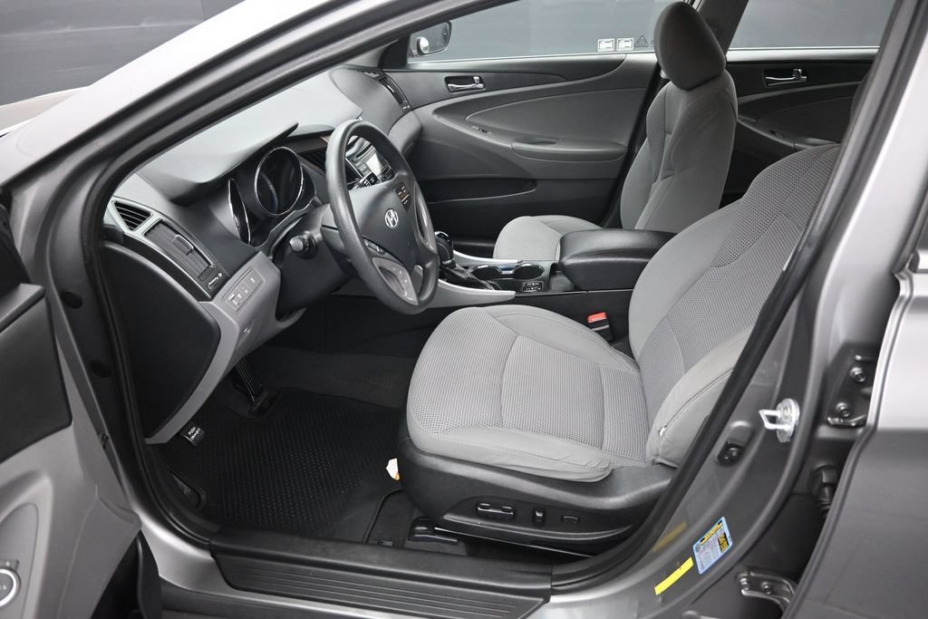 Used 2013 Hyundai Sonata GLS w/ Popular Equipment Pkg FWD image 9