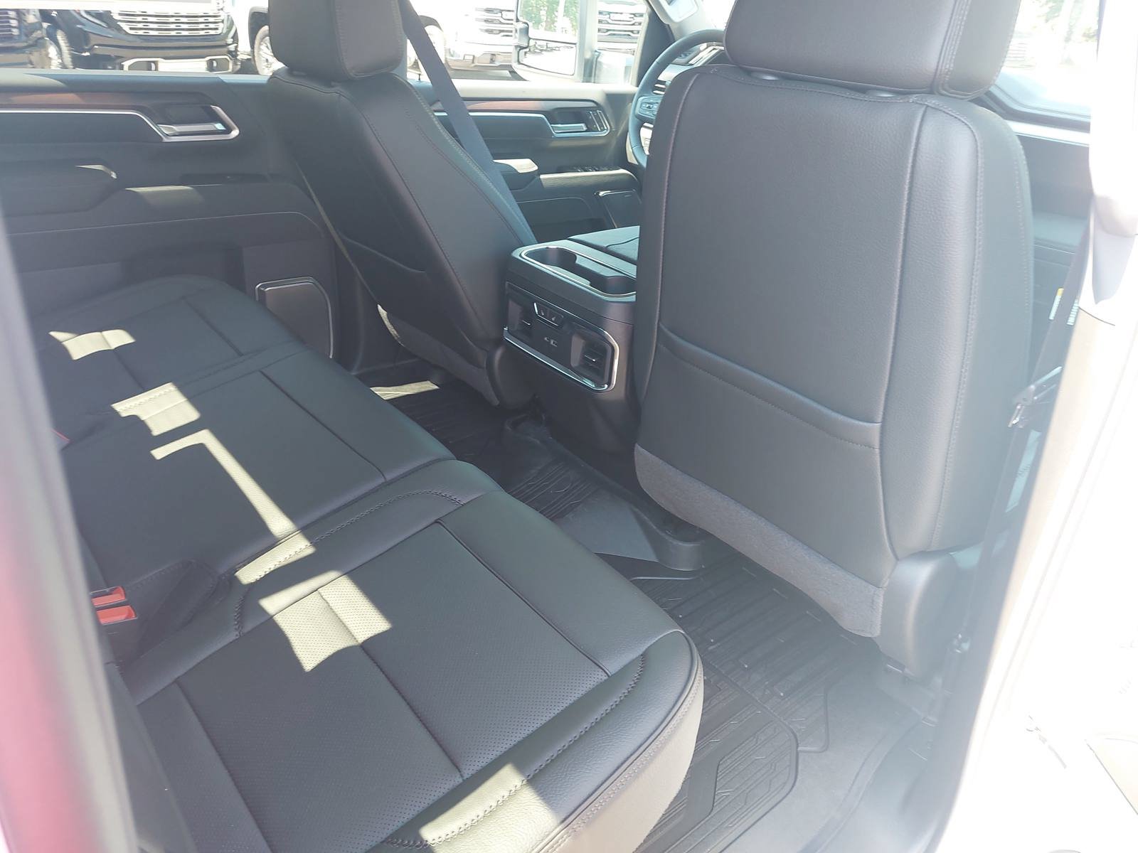New 2026 GMC Sierra 2500 Denali w/ Denali Reserve Package AWD/4WD image 11