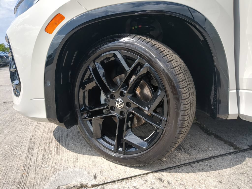 Certified 2026 Volkswagen Tiguan SE R-Line FWD image 34