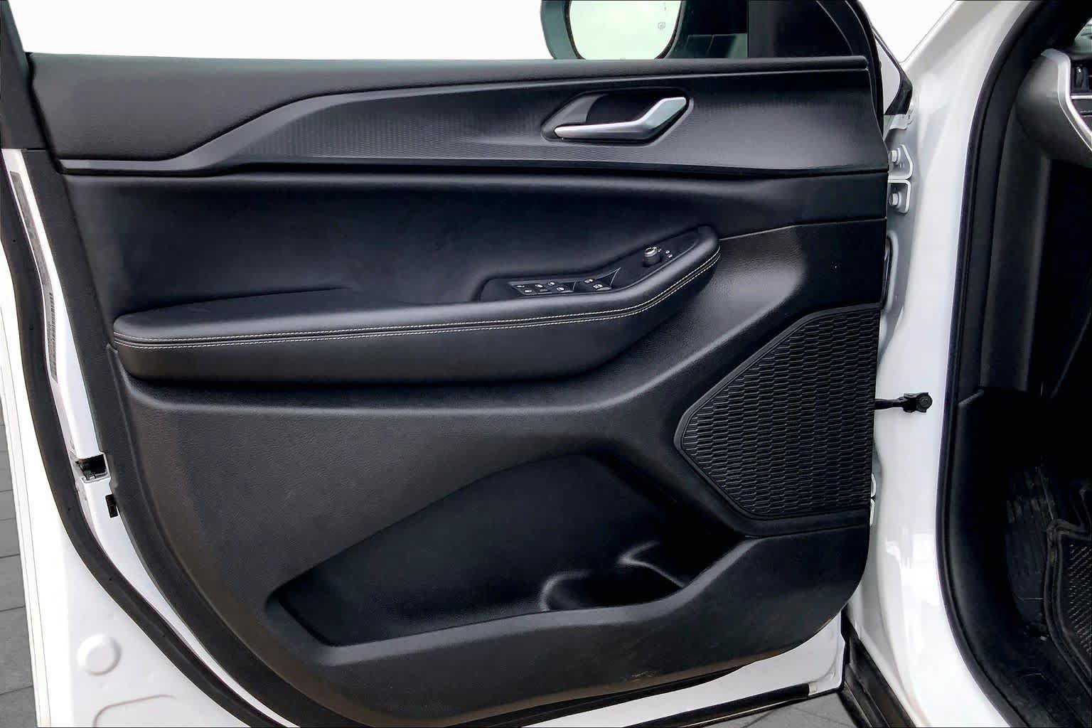 Used 2024 Jeep Grand Cherokee L Laredo RWD image 19